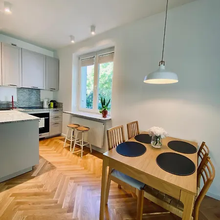 Urokliwe Przy Plazy *